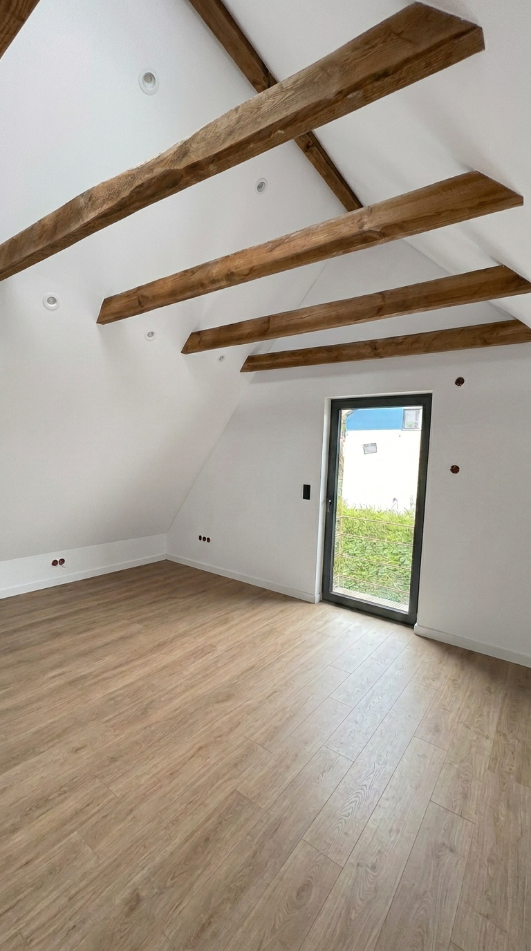 Offene Galerie als Arbeits- und Gästezimmer mit Balkonzugang