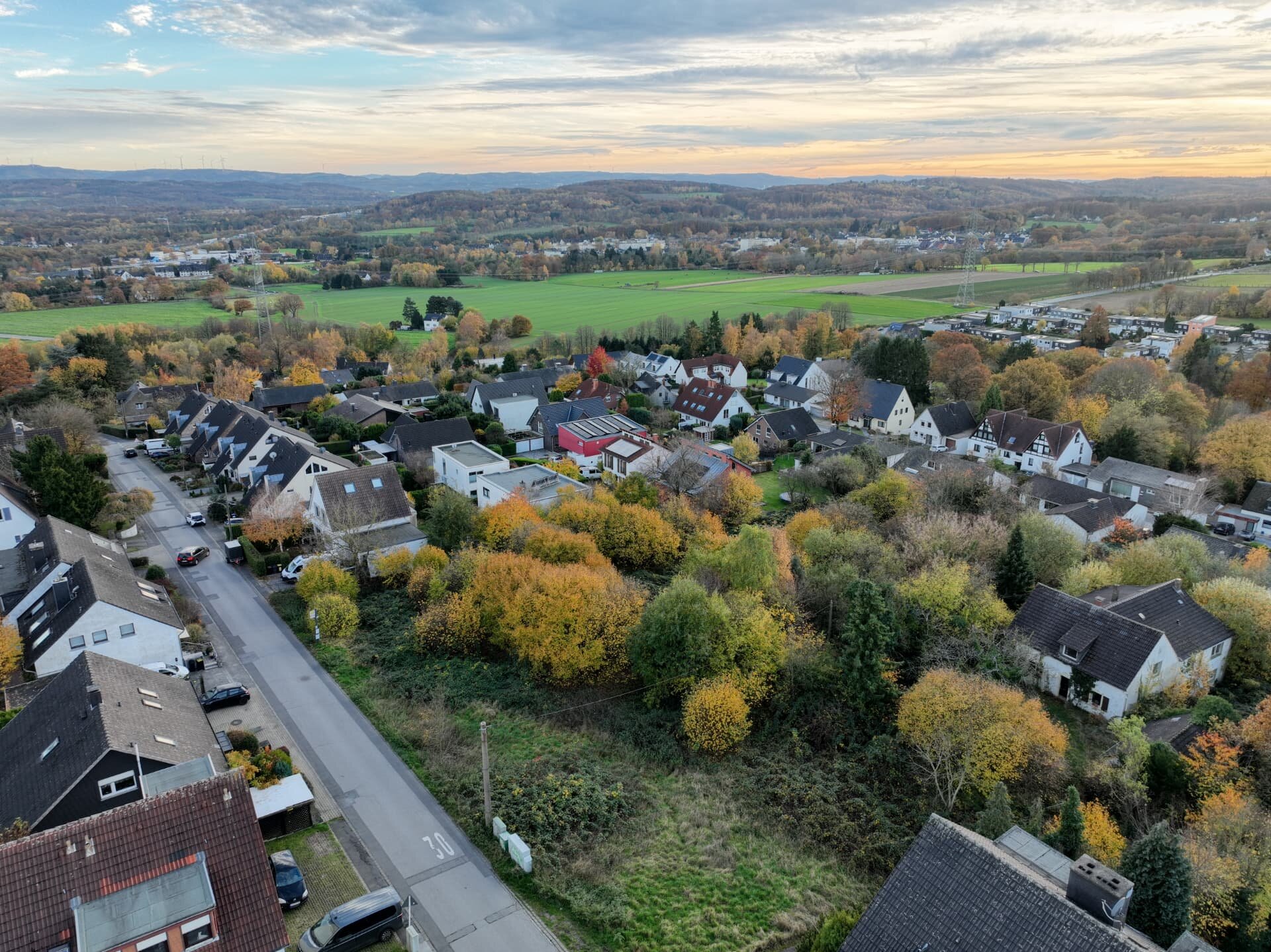 Luftbild der Aussicht vom Sommerberg ins Grüne in Richtung Süden bei Sonnenuntergang